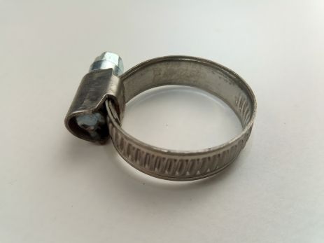 Нержавіючий сталевий хомут гвинтовий APRO 16-27 мм Нержавіючий сталевий хомут гвинтовий APRO 16-27 мм