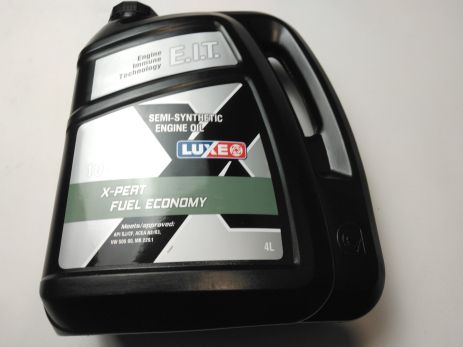 Олива моторна 10W-40 напівсинтетична LUXE Molybden 4л. (40740602)