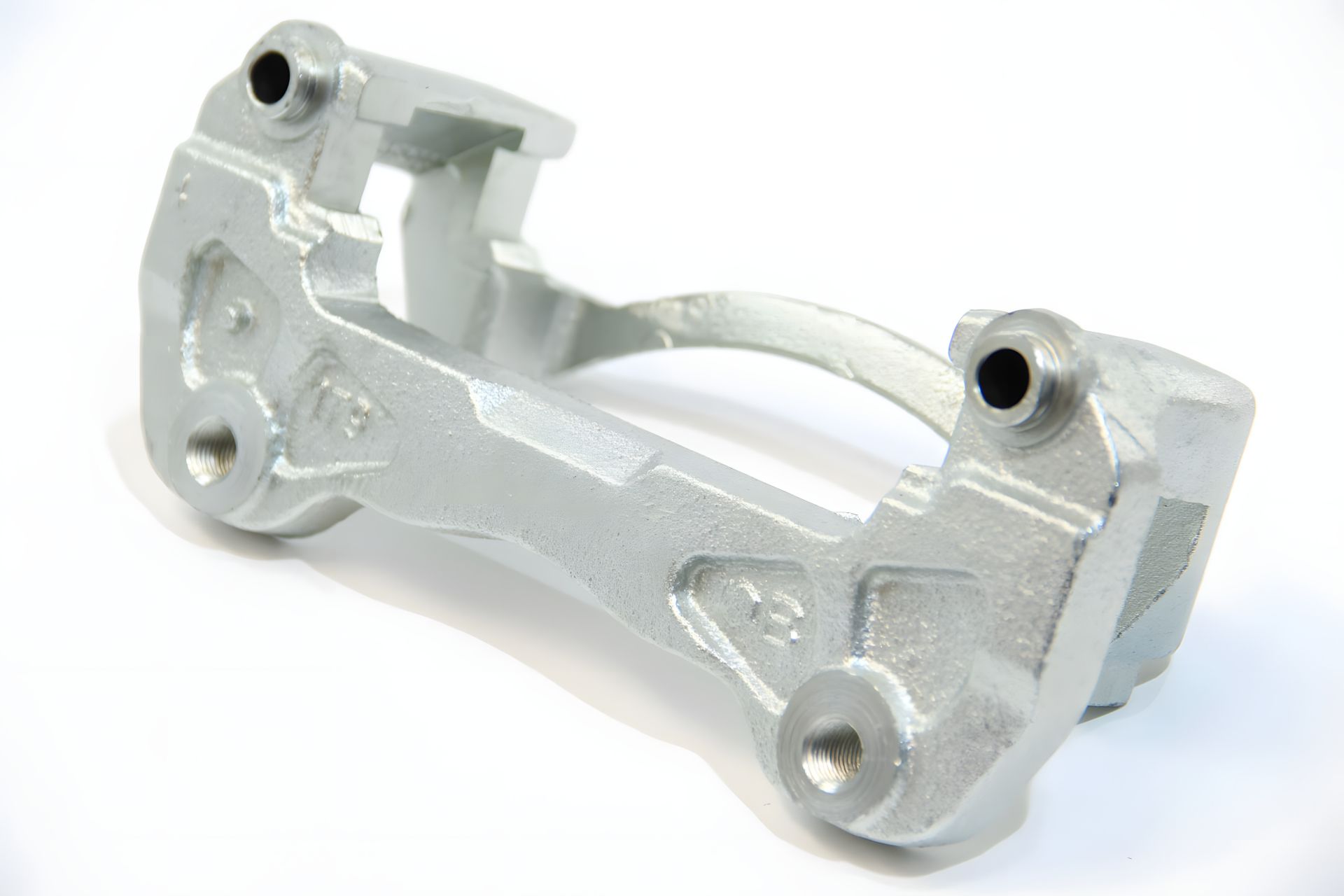 Передняя скоба суппорта Pajero Sport 08-, FEBEST (0477CKB4F) Передняя скоба суппорта Pajero Sport 08-, FEBEST (0477CKB4F)