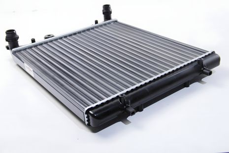 Радиатор для VW Golf IV/Octavia/Bora 96-05 1.4/1.6 (427x399x22), JP Group (1114201100) Радиатор для VW Golf IV/Octavia/Bora 96-05 1.4/1.6 (427x399x22), JP Group (1114201100)