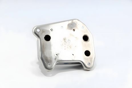 Радіатор оливи для MERCEDES C/E-class/Sprinter/Viano/Vito 01-08, MAHLE/KNECHT (CLC52000P) Радіатор оливи для MERCEDES C/E-class/Sprinter/Viano/Vito 01-08, MAHLE/KNECHT (CLC52000P)