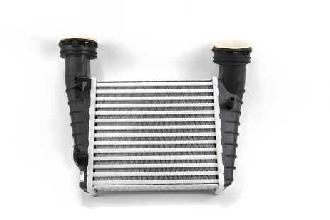 Радіатор інтеркулера для Superb/Passat 1.9 D-2.0 D 00-08, MAHLE/KNECHT (CI347000S) Радіатор інтеркулера для Superb/Passat 1.9 D-2.0 D 00-08, MAHLE/KNECHT (CI347000S)