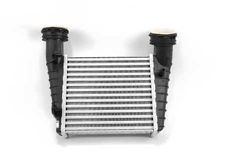 Радіатор інтеркулера для Superb/Passat 1.9 D-2.0 D 00-08, MAHLE/KNECHT (CI347000S)