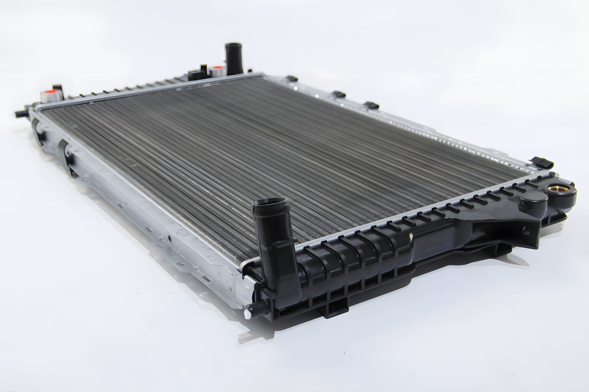 Водяной радиатор для Audi A6 2.6/2.8i 94-98, JP Group (1114205000) Водяной радиатор для Audi A6 2.6/2.8i 94-98, JP Group (1114205000)