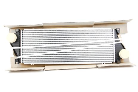 Радиатор интеркулера для Sprinter/LT 95-06, MAHLE/KNECHT (CI18000S) Радиатор интеркулера для Sprinter/LT 95-06, MAHLE/KNECHT (CI18000S)