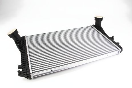 Інтеркулера Радіатор Caddy 04- /Golf V/Octavia, MAHLE/KNECHT (CI83000S)