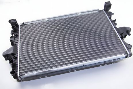 Радіатор води T5 1.9TDI/2.0i 03-15 (+/-AC) (710x470x32), JP Group (1114207700)