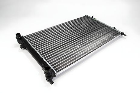 Радиатор воды BASBUG (BSG90520013) для Caddy III 2.0SDI/1.4i/1.6i/Golf/Octavia (+/- AC) (650x398x26)