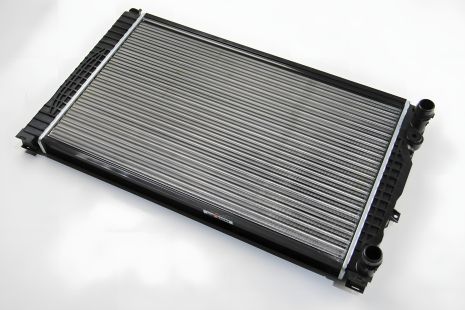 Охолоджуючий радіатор для A6/Passat/Superb (+AC) від JP Group (1114204700)