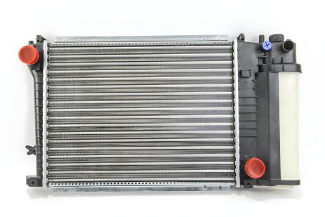 Радиатор двигателя охлаждения E30/E36/E34 316i/316 g/518i 82-, LORO (0040170004) Радиатор двигателя охлаждения E30/E36/E34 316i/316 g/518i 82-, LORO (0040170004)