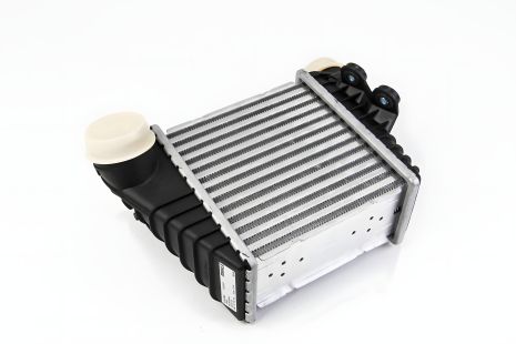 Автомобильный интеркулер SKODA OCTAVIA Combi (1U5), MAHLE/KNECHT (CI22000S) Автомобильный интеркулер SKODA OCTAVIA Combi (1U5), MAHLE/KNECHT (CI22000S)