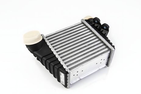 Автомобильный интеркулер SKODA OCTAVIA Combi (1U5), MAHLE/KNECHT (CI22000S)