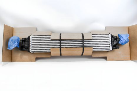 Радиатор для AUDI A4/A5/S5/A6/S6/Q5 2,0 TFSi 09, MAHLE/KNECHT (CI170000P) Радиатор для AUDI A4/A5/S5/A6/S6/Q5 2,0 TFSi 09, MAHLE/KNECHT (CI170000P)