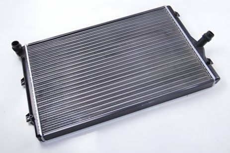 Радиатор воды для Caddy III/Golf/Octavia 1.6/2.0TDi (650x439x32), JP Group (1114206200)