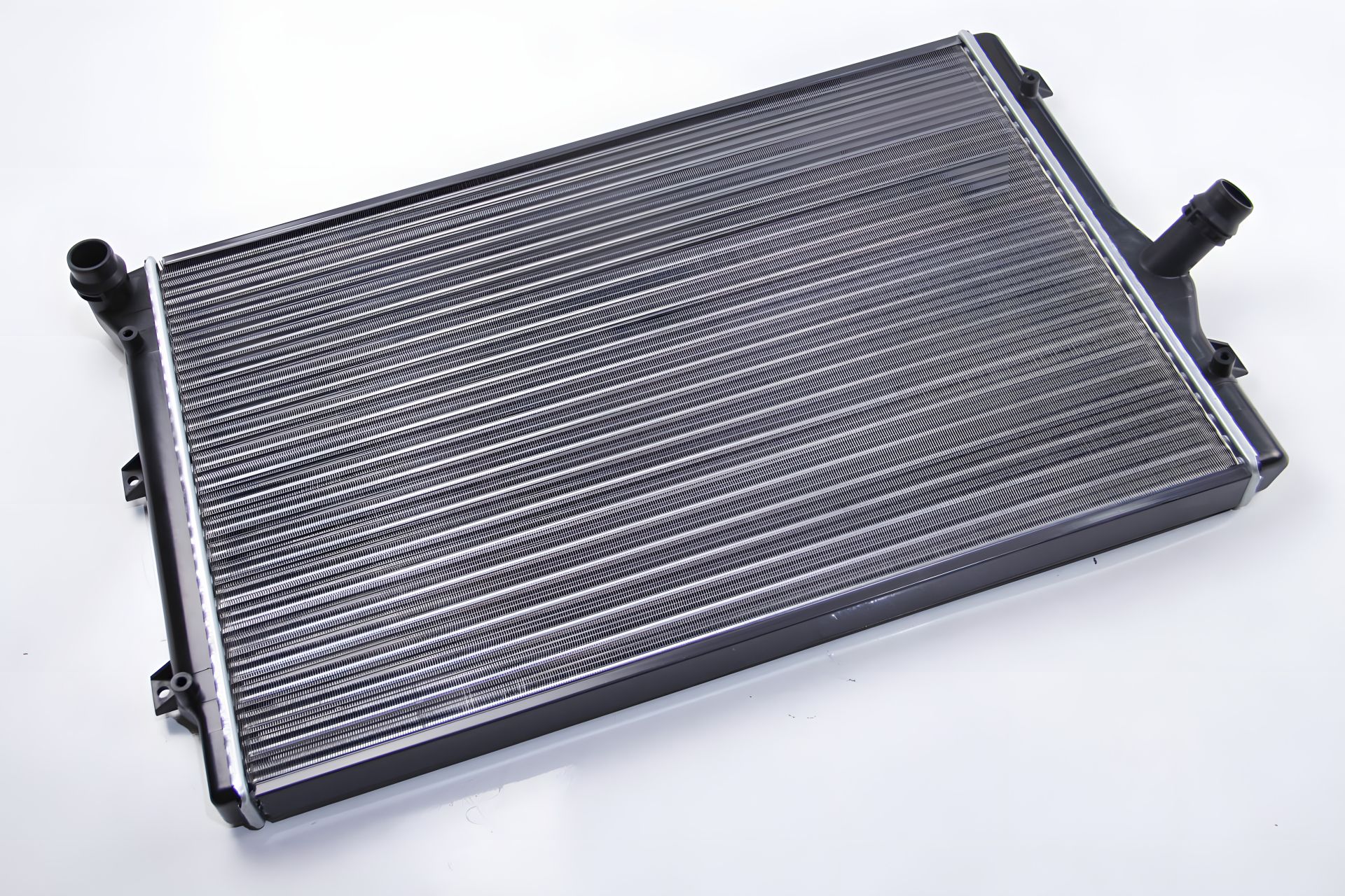 Радіатор для води Caddy III/Golf/Octavia 1.6/2.0TDi (650x439x32), JP Group (1114206200) Радіатор для води Caddy III/Golf/Octavia 1.6/2.0TDi (650x439x32), JP Group (1114206200)