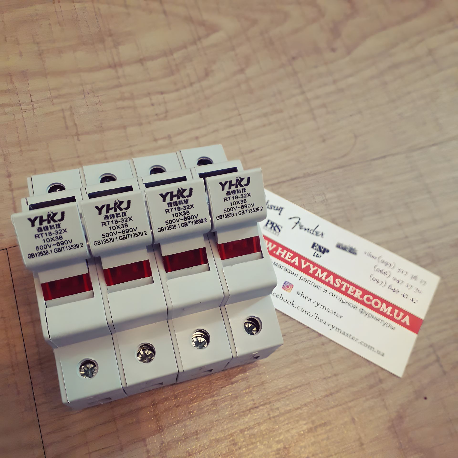 Запобіжник YHKJ від короткого замикання DC 15-32А 4P Запобіжник YHKJ від короткого замикання DC 15-32А 4P