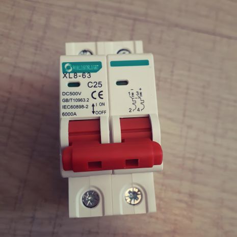 Автоматичний DC вимикач до 25а для сонячних панелей Автоматичний DC вимикач до 25а для сонячних панелей