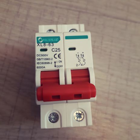 Автоматичний DC вимикач до 25а для сонячних панелей