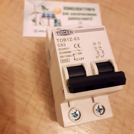Автоматичний вимикач Tomzn DC 63А для сонячних панелей Автоматичний вимикач Tomzn DC 63А для сонячних панелей