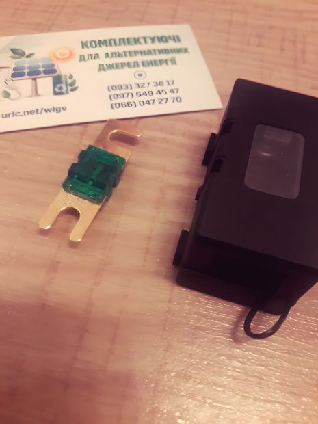 У боксі на 30 ампер DC акумулятор автоінвертор силовий запобіжник У боксі на 30 ампер DC акумулятор автоінвертор силовий запобіжник