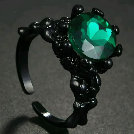 Женское черное кольцо с зеленым камнем регулируемое