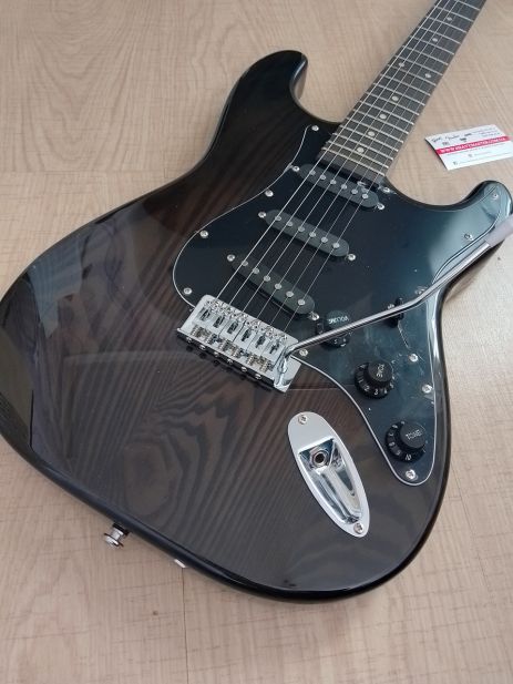 Электрогитара Fender Stratocaster Standard SSS Ясень China