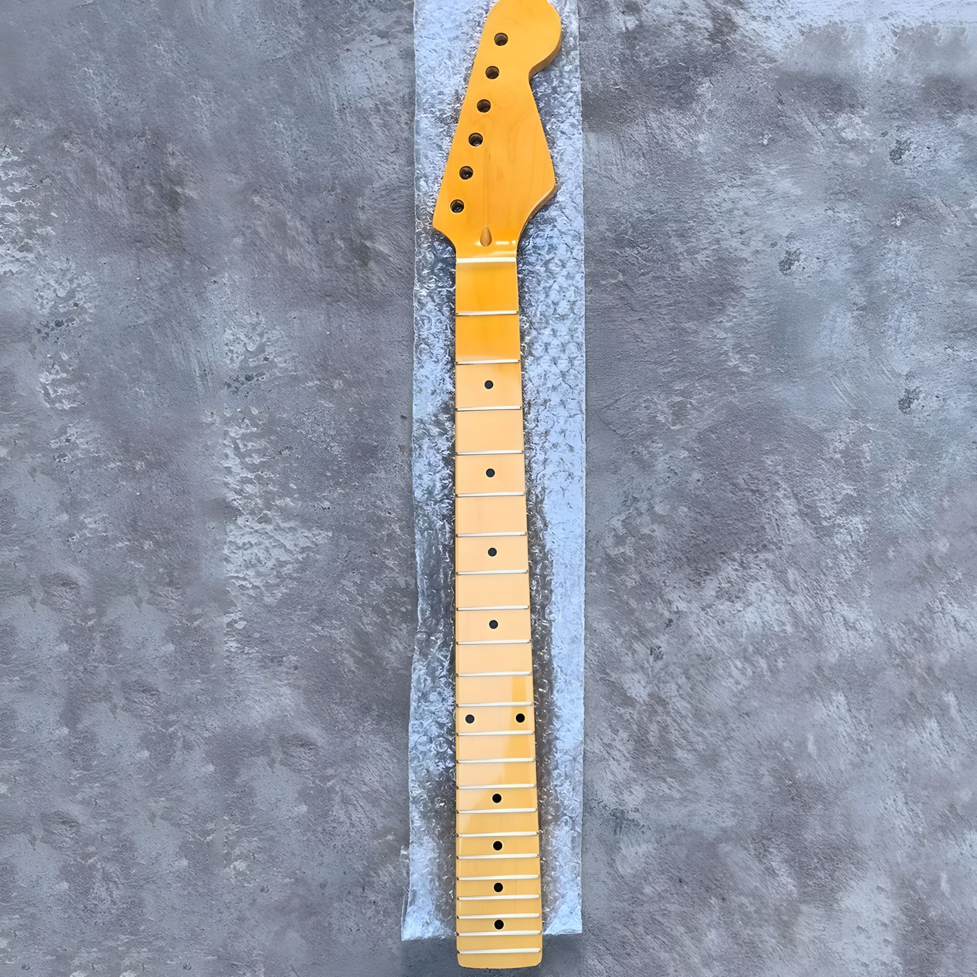 Кленовий гриф ЛАКОВАНИЙ для електрогітари Fender Stratocaster ST Кленовий гриф ЛАКОВАНИЙ для електрогітари Fender Stratocaster ST