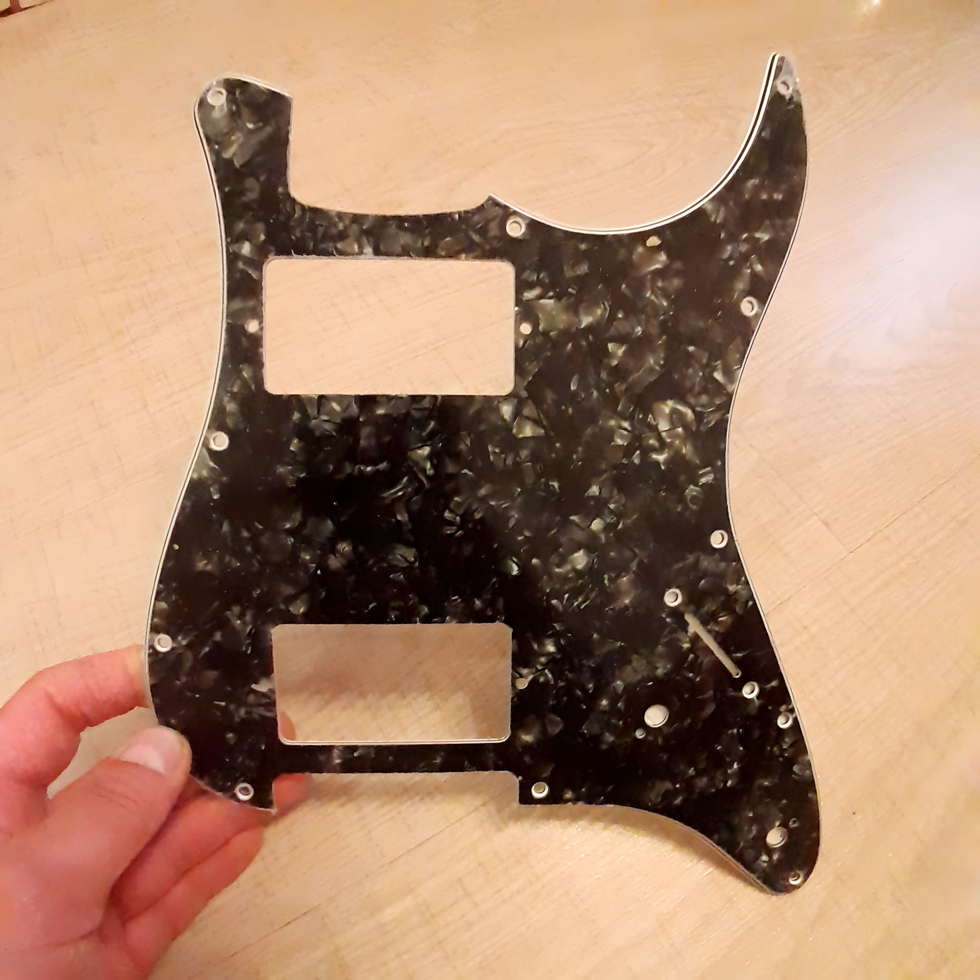 Чорний перламутровий пікгард для електрогітари HH Fender Stratocaster ST China Чорний перламутровий пікгард для електрогітари HH Fender Stratocaster ST China