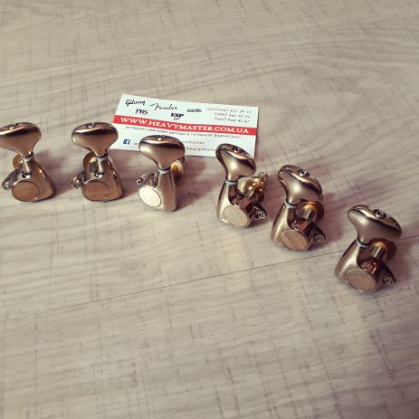 Колки золотого цвета для электрогитары и акустической гитары формата Martin 3L+3R Колки золотого цвета для электрогитары и акустической гитары формата Martin 3L+3R