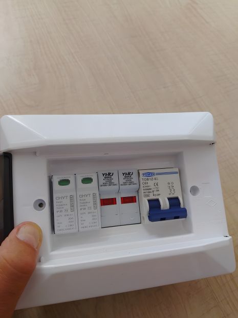 Зовнішній пластиковий щиток для розподільної коробки на 6 модулів Зовнішній пластиковий щиток для розподільної коробки на 6 модулів