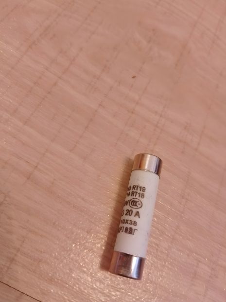 Предохранитель от короткого замыкания в щитовую AC/DC 20А 500В Предохранитель от короткого замыкания в щитовую AC/DC 20А 500В