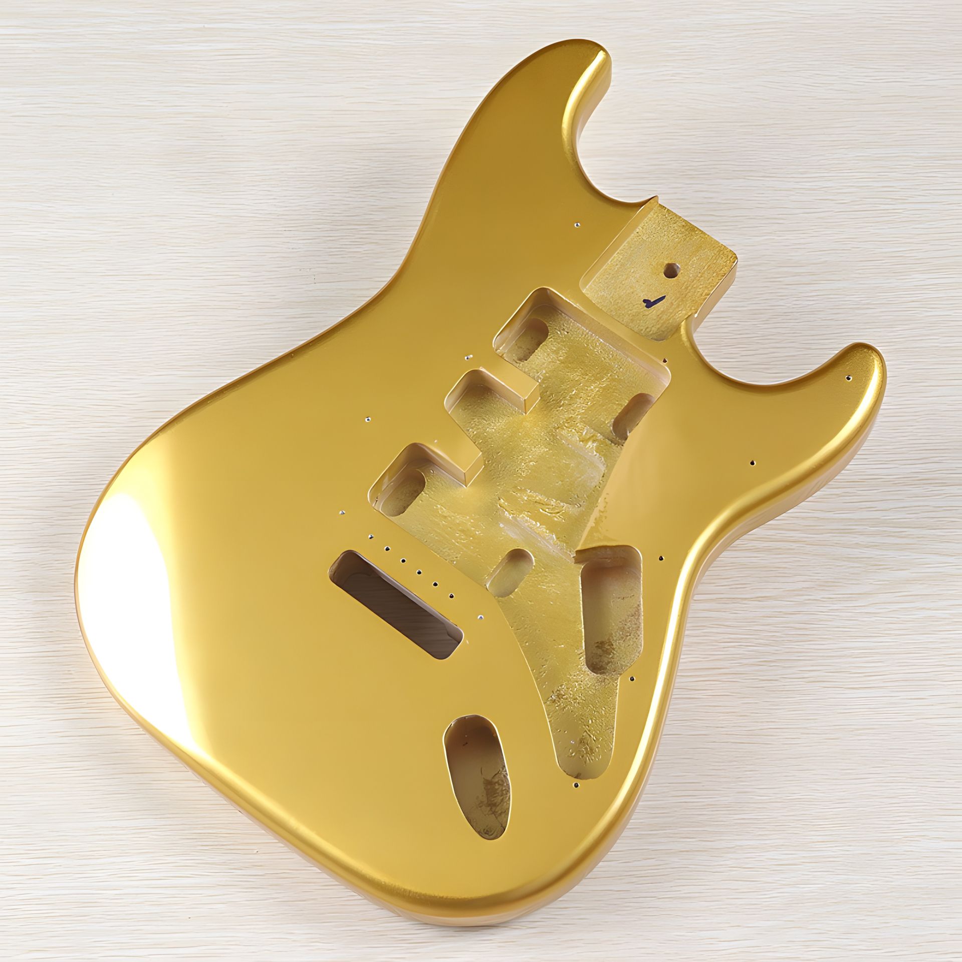 Золотистый корпус дека для электрогитары Fender Stratocaster Золотистый корпус дека для электрогитары Fender Stratocaster