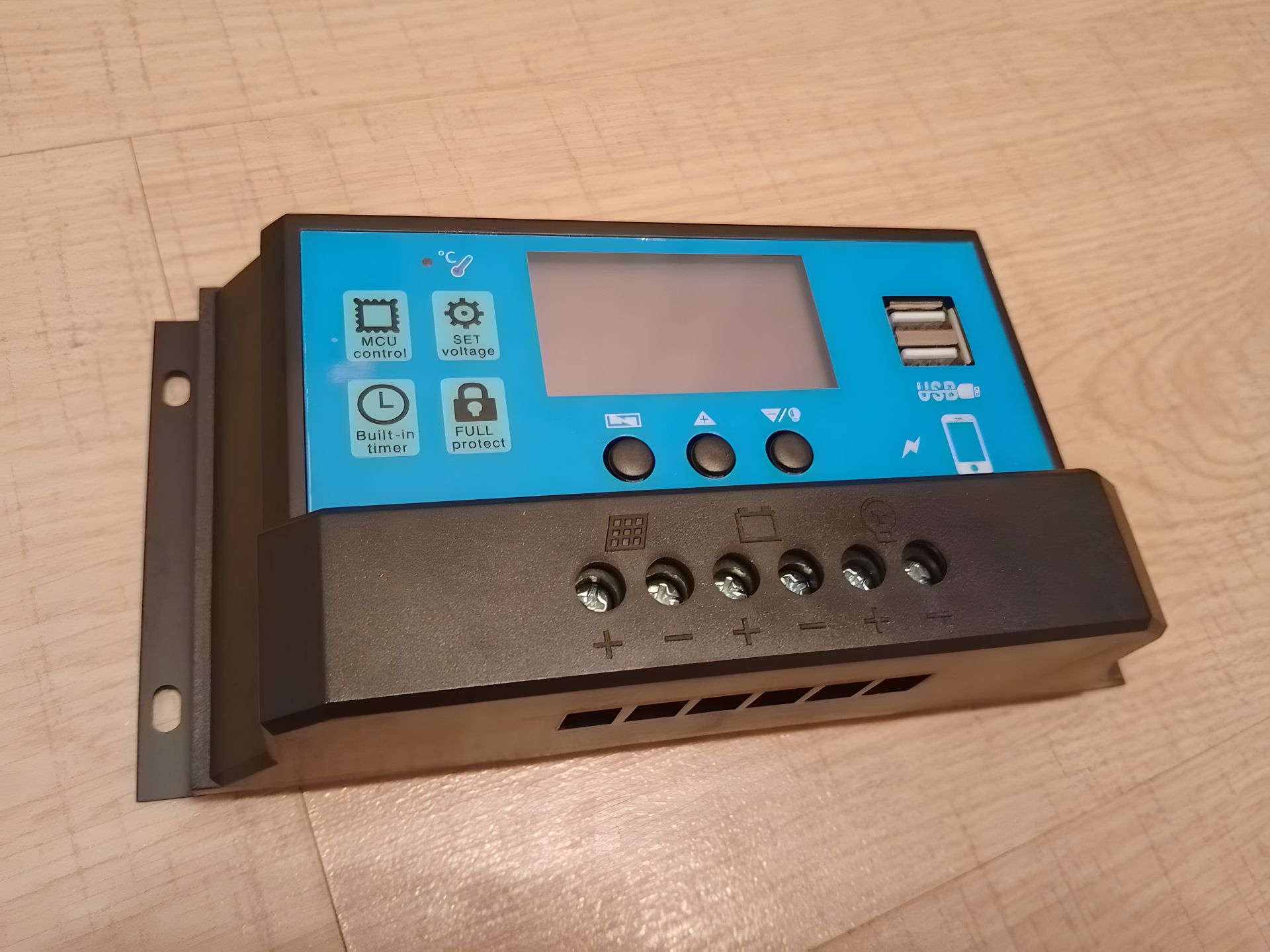 Заряду контролер PWM 60a 12v/24v для сонячних панелей Заряду контролер PWM 60a 12v/24v для сонячних панелей