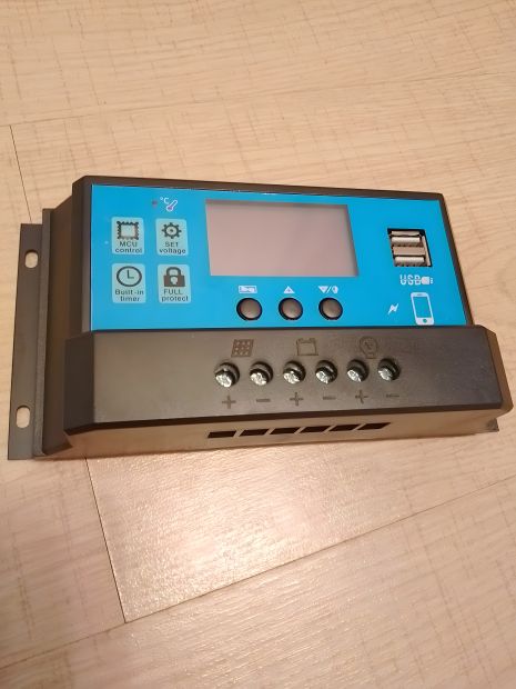 Контролер заряду для сонячних панелей PWM 40a 12v/24v Контролер заряду для сонячних панелей PWM 40a 12v/24v