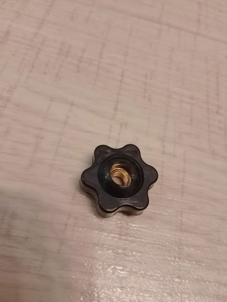 Наскрізна монтажна гайка з латуні, М6