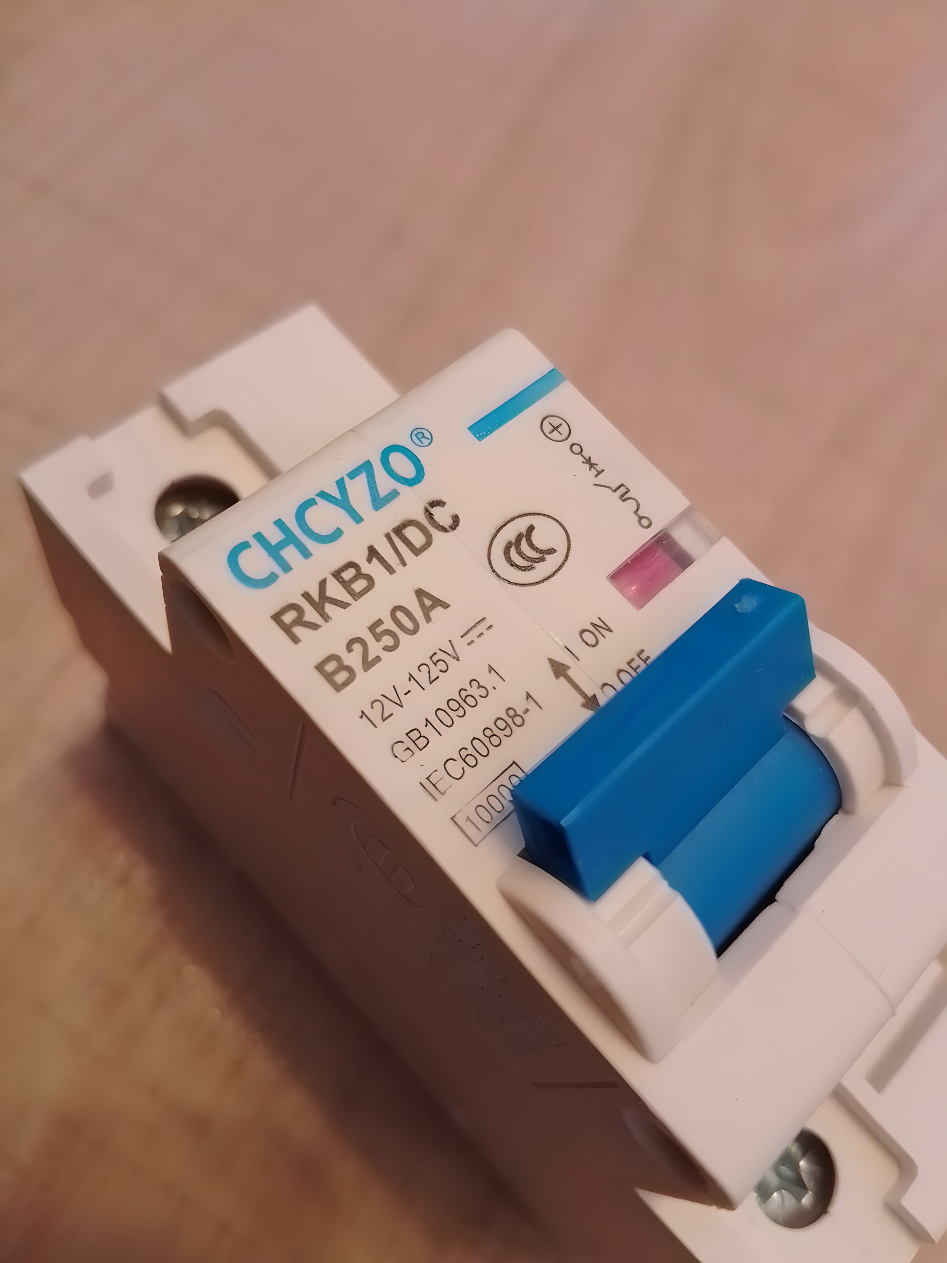 Автоматический выключатель DC 250 ампер 1Р для акб и панелей Автоматический выключатель DC 250 ампер 1Р для акб и панелей