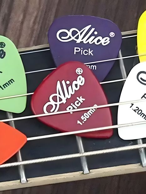 Різнобарвні медіатори Alice 1,5 мм для гітари та електрогітари