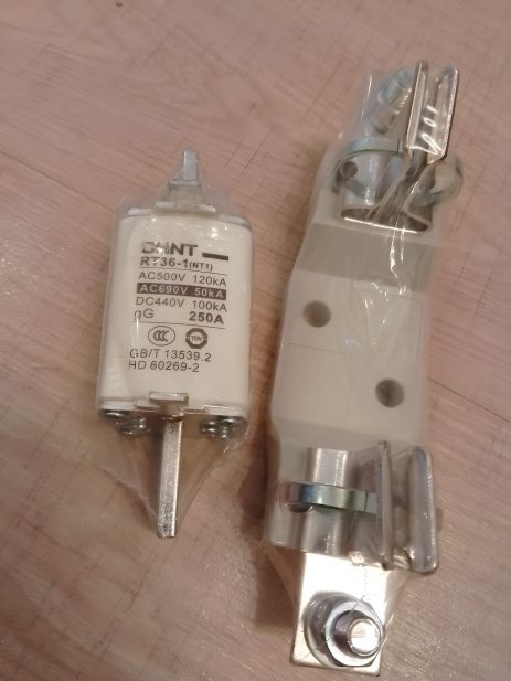 Комплект керамический предохранитель CHINT AC/DC до 250a 690v