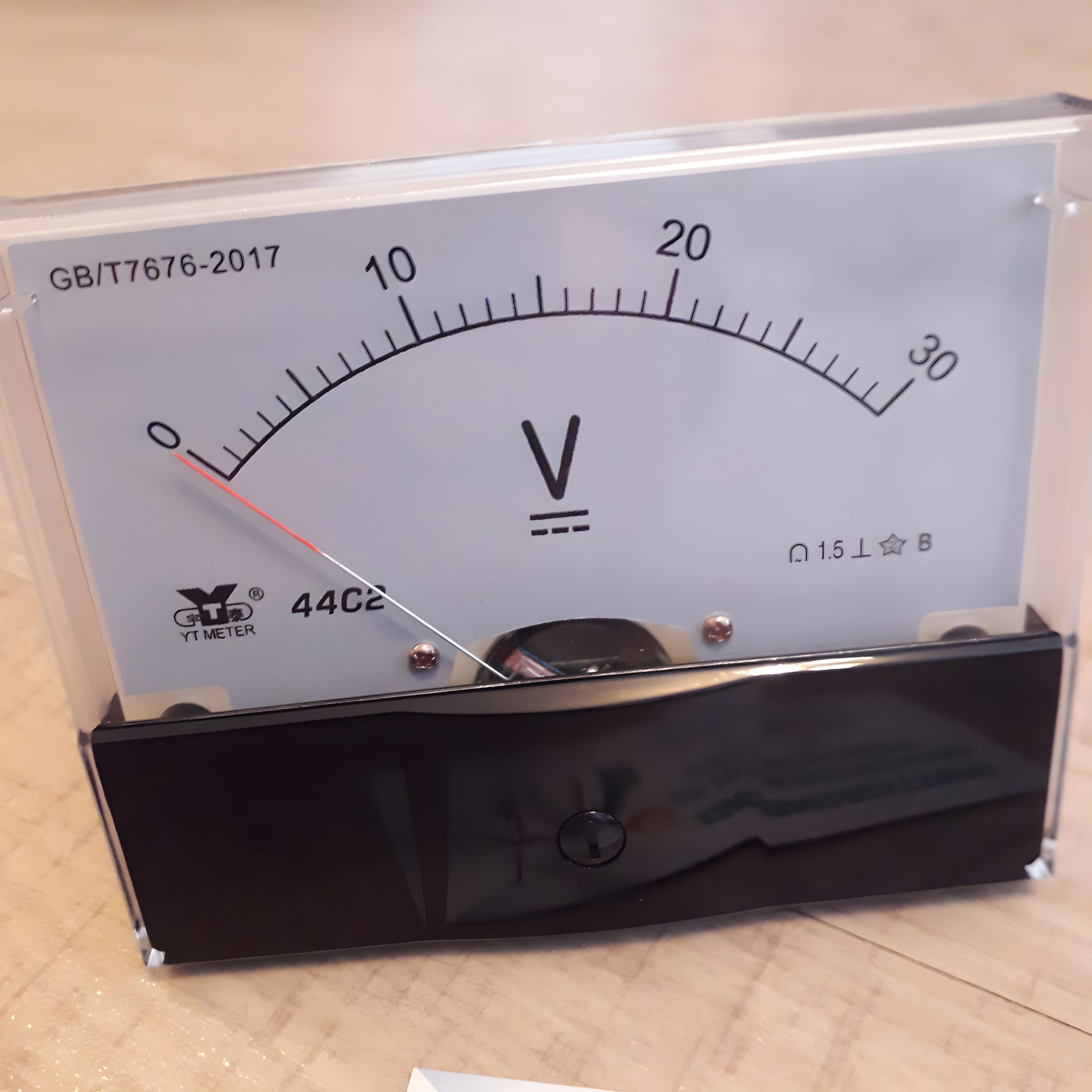 Аналоговий універсальний вольтметр DC 0-30 v клас 1,5% Аналоговий універсальний вольтметр DC 0-30 v клас 1,5%