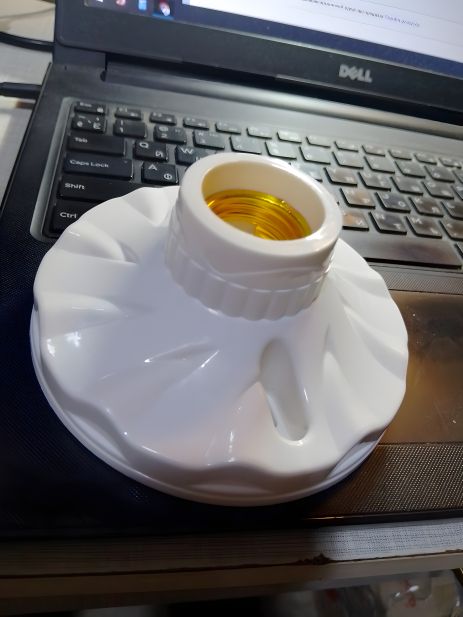 Білий патрон для лампи E27 на 220 вольтів, посилений Білий патрон для лампи E27 на 220 вольтів, посилений