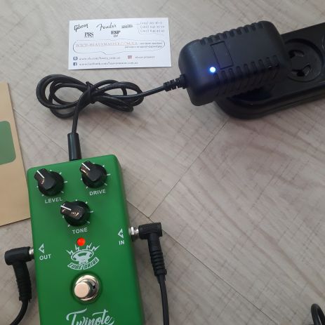 Адаптер живлення для педалей ефектів 9 V 1 А електрогітари