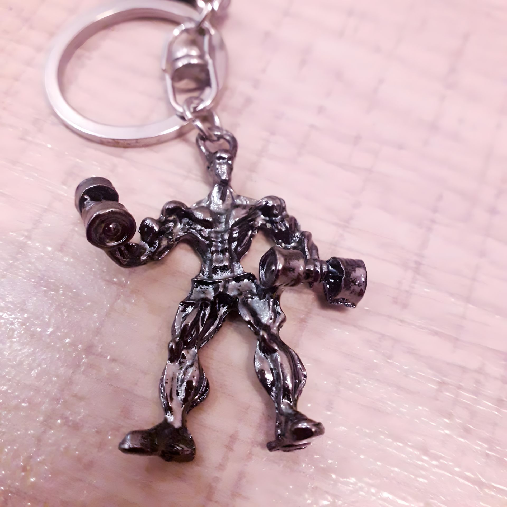 Брелок мужской Атлет гантели украшения спорт бижутерия Брелок мужской Атлет гантели украшения спорт бижутерия