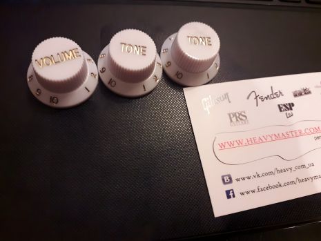 Комплект белых ручек для электрогитары Fender Stratocaster Ibanez Shur LTD ESP Комплект белых ручек для электрогитары Fender Stratocaster Ibanez Shur LTD ESP