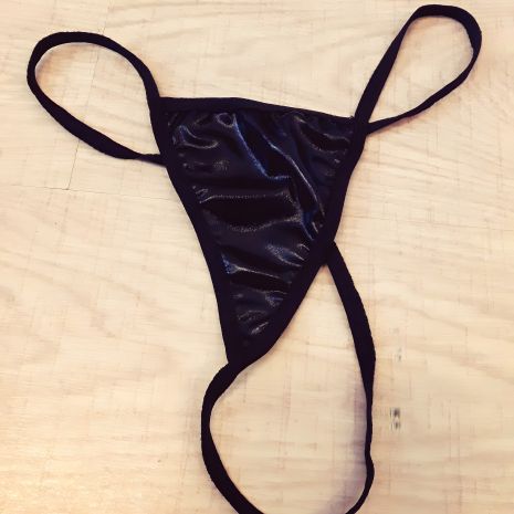 Чорні стринги сексуальні