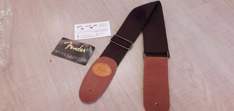 Темно-коричневый ремень Fender для акустической гитары