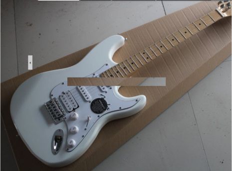 Электрогитара Fender Stratocaster Arctic White S-S-H China