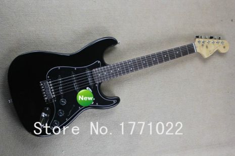 Электрогитара Fender Standard Stratocaster Blac SSS China