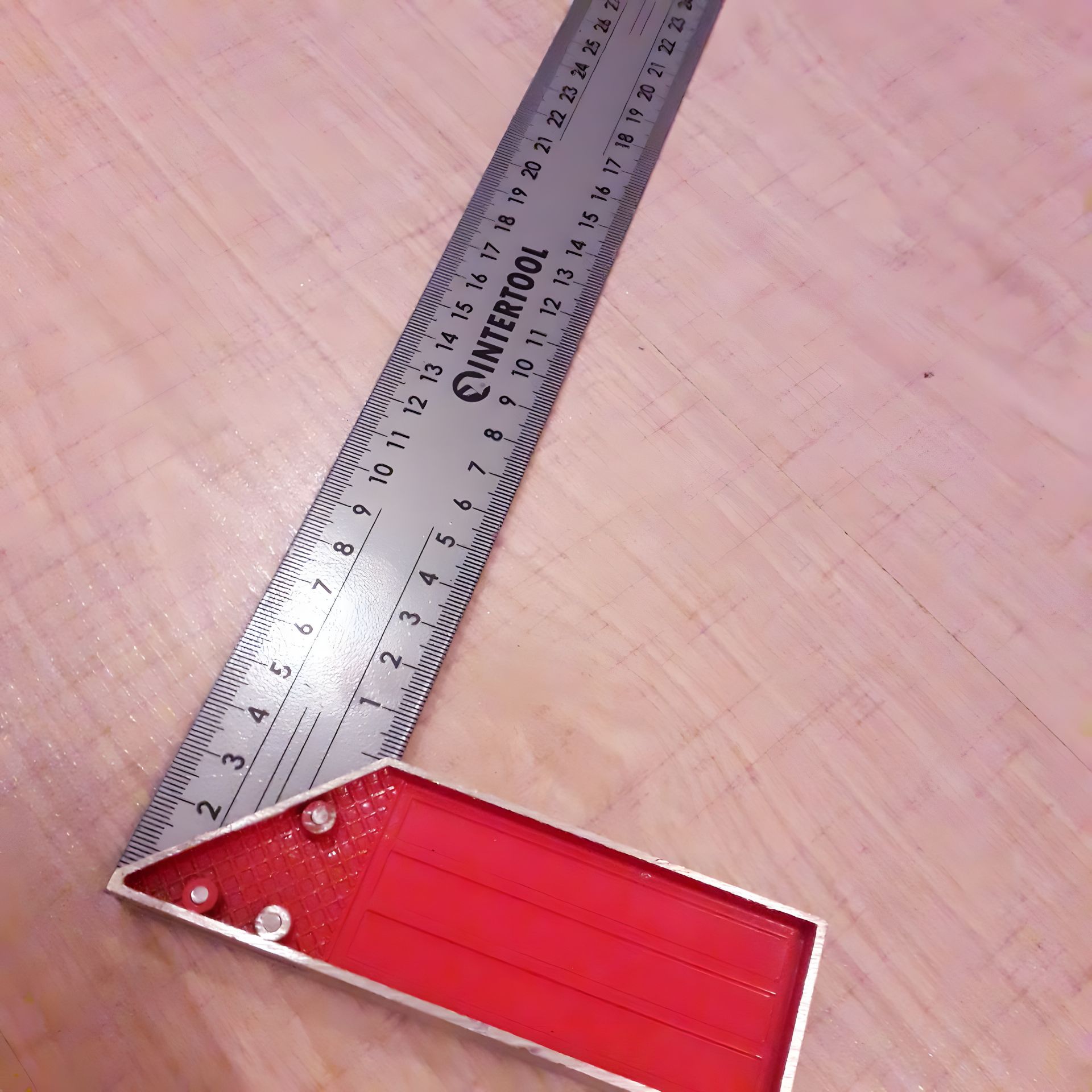 Косинець будівельний MT-2030 intertool 300 мм Косинець будівельний MT-2030 intertool 300 мм