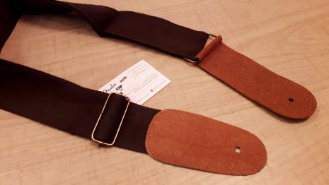 Коричневый ремень для акустической гитары