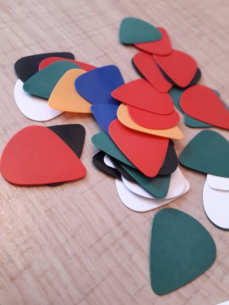 Різнобарвні медіатори 0,58 мм для гітари та електрогітари